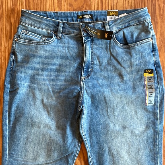 🆕 Lee Regular Fit Straight Leg Mid Rise Secretly Shapes Jeans Size 16 Medium - Picture 2 of 12